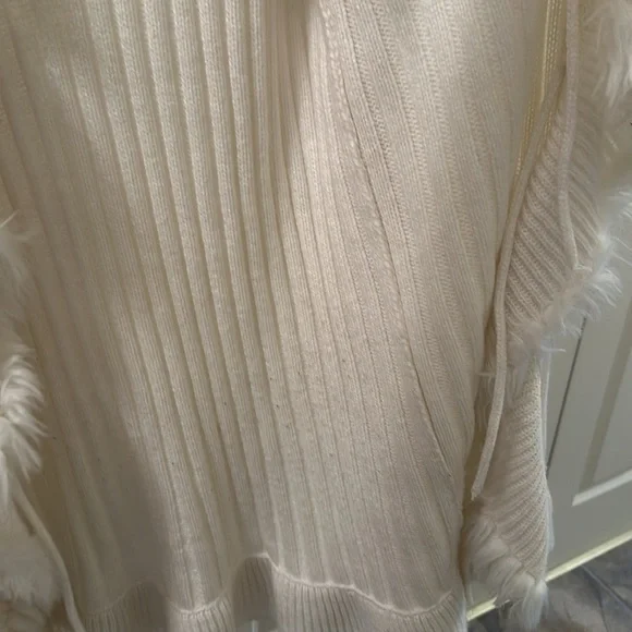 Alfani ivory sweater with faux fur trim, size 2X - Picture 10 of 11